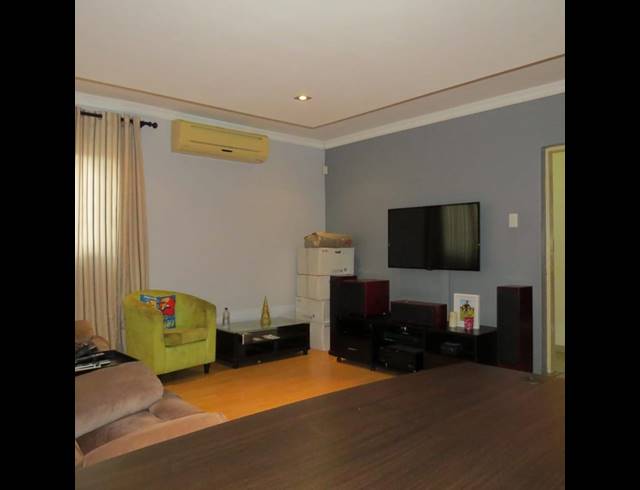 3 BEDROOM TOWNHOUSE FOR SALE IN MEER EN SEE